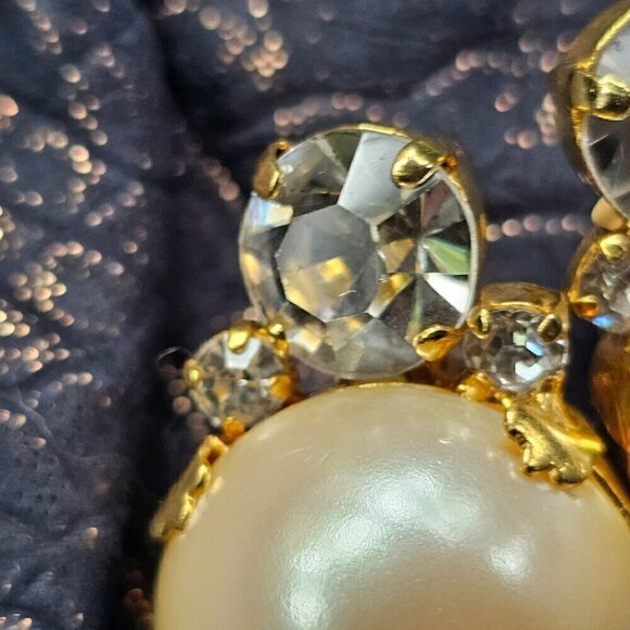 Vintage Les Bernard Gold Tone Large Faux Pearl & Rhinestone Clip-On Earrings - Picture 4 of 7